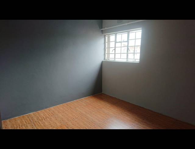 2 BEDROOM FLAT RENTED IN LENNOXTON